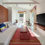 73 Yalikavak, Contemporary Version Of An Old Casa de Férias Yalıkavak
