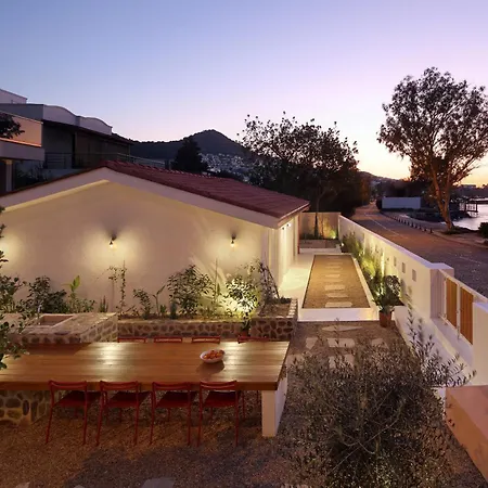 73 Yalikavak, Contemporary Version Of An Old Holiday home *