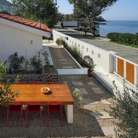 73 Yalikavak, Contemporary Version Of An Old Holiday home Yalikavak